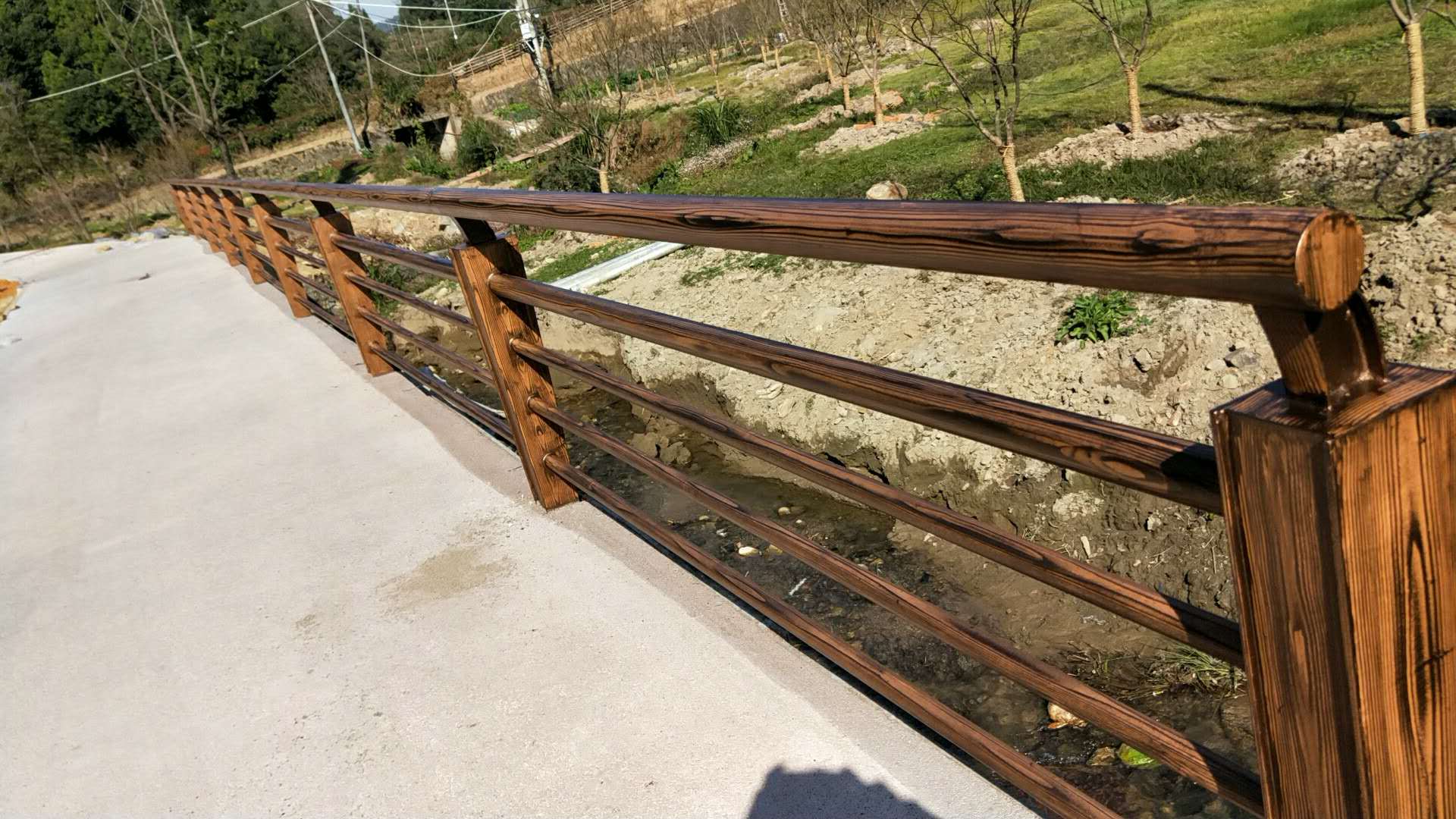 九龙坡混凝土护栏仿木纹项目