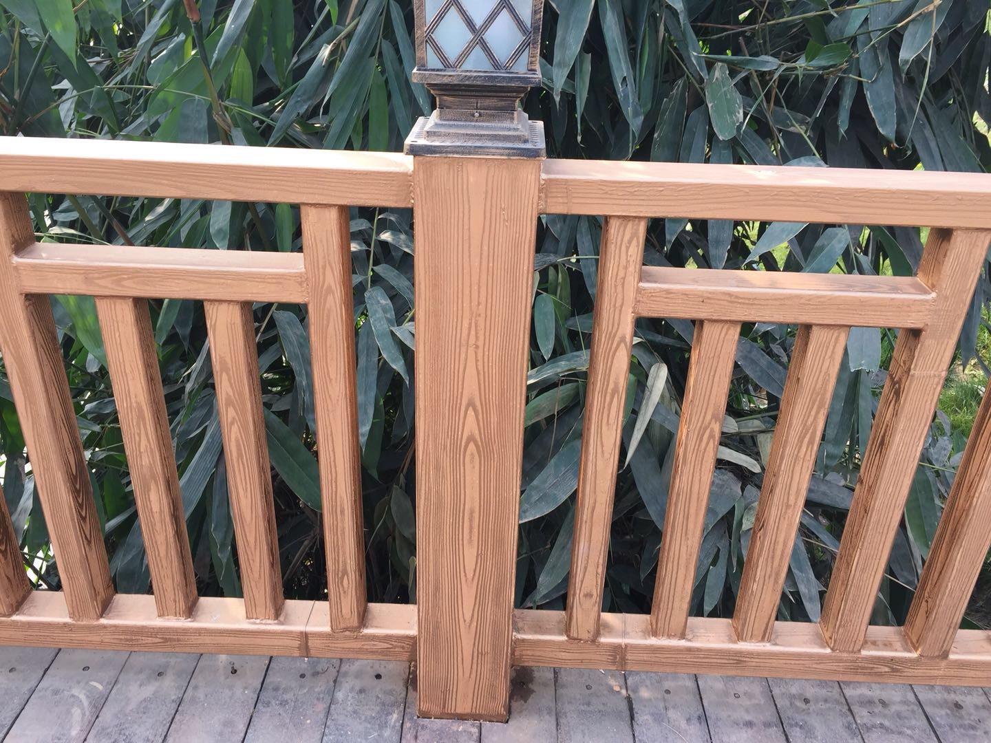 九龙坡镀锌管栏杆木纹漆施工